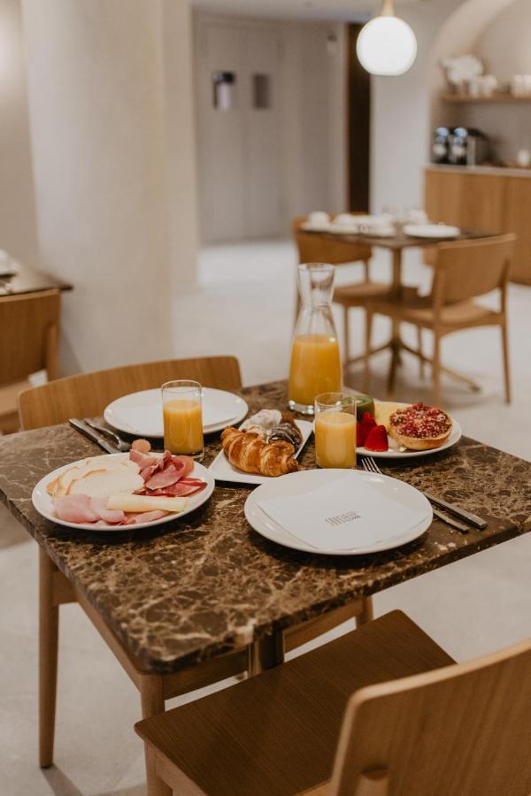 Hotel Petit Luxe Тераса Екстериор снимка