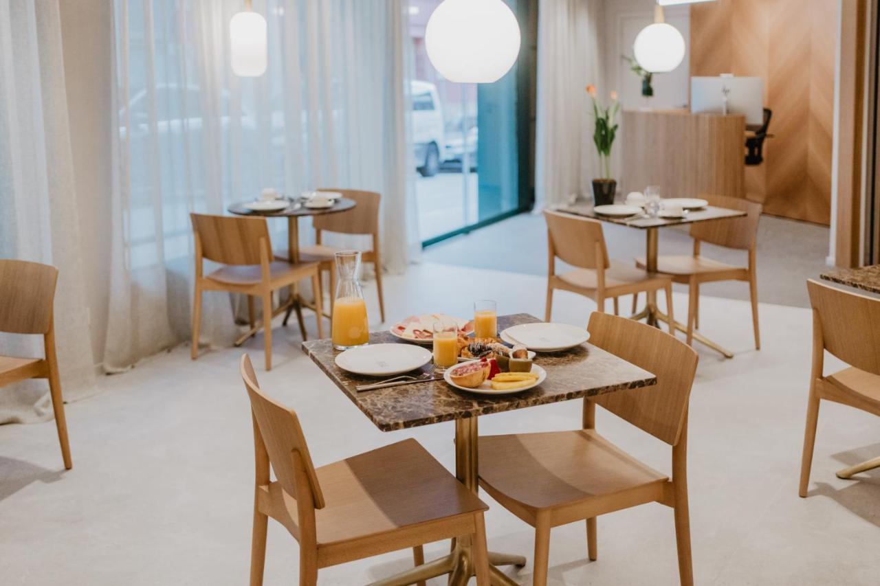 Hotel Petit Luxe Тераса Екстериор снимка