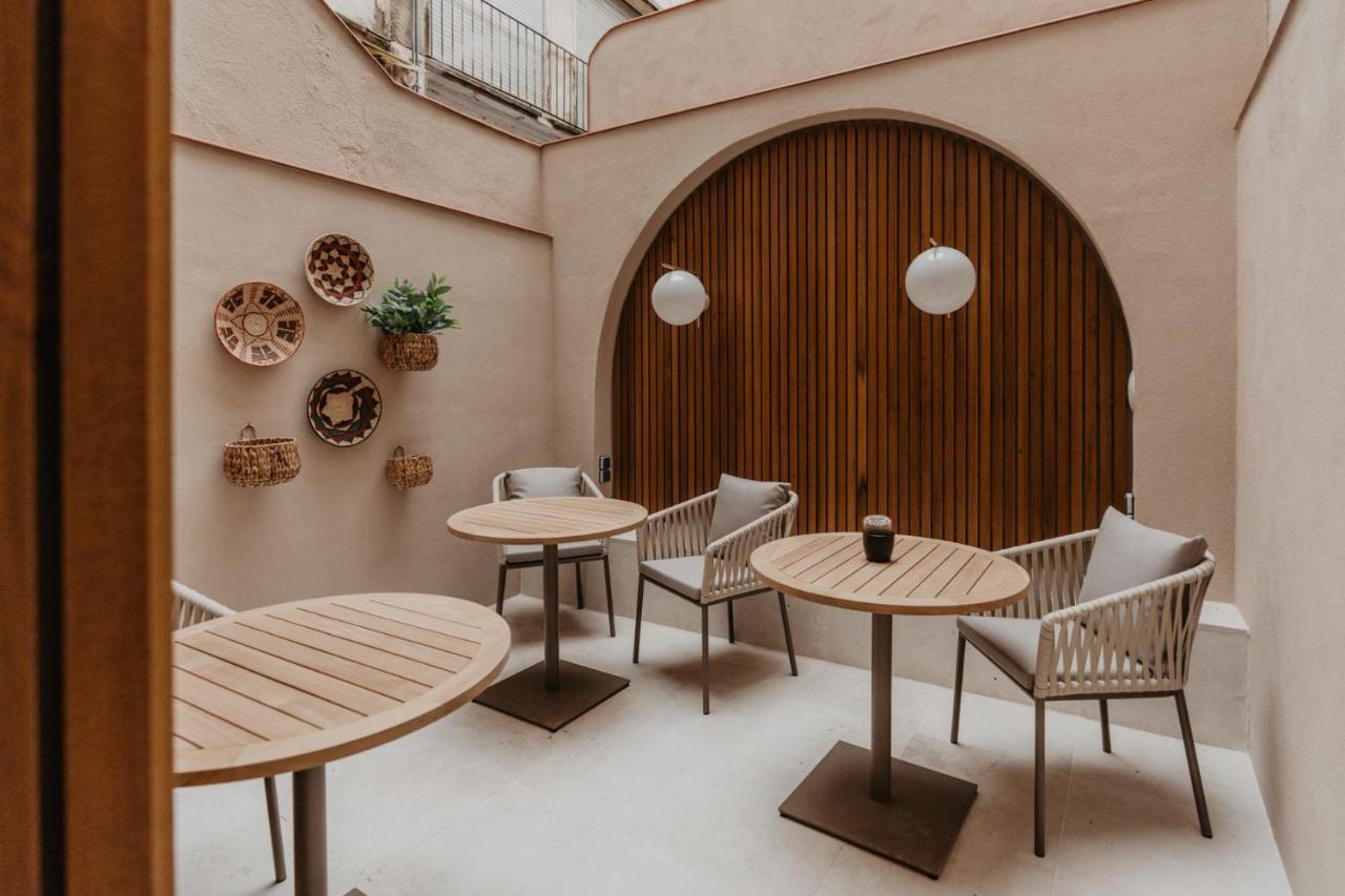 Hotel Petit Luxe Тераса Екстериор снимка