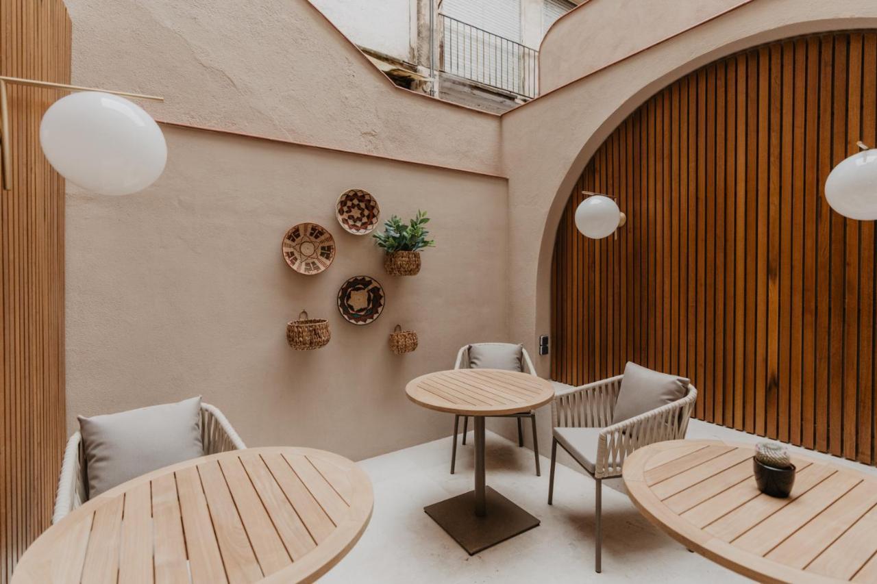 Hotel Petit Luxe Тераса Екстериор снимка