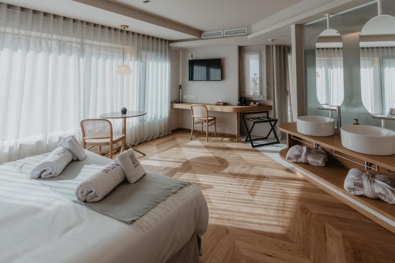 Hotel Petit Luxe Тераса Екстериор снимка