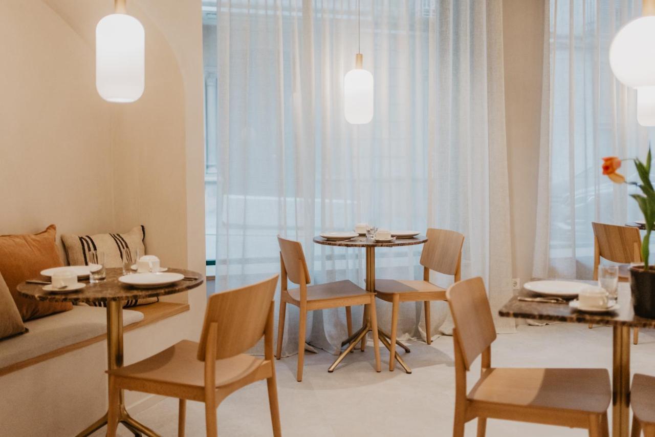 Hotel Petit Luxe Тераса Екстериор снимка
