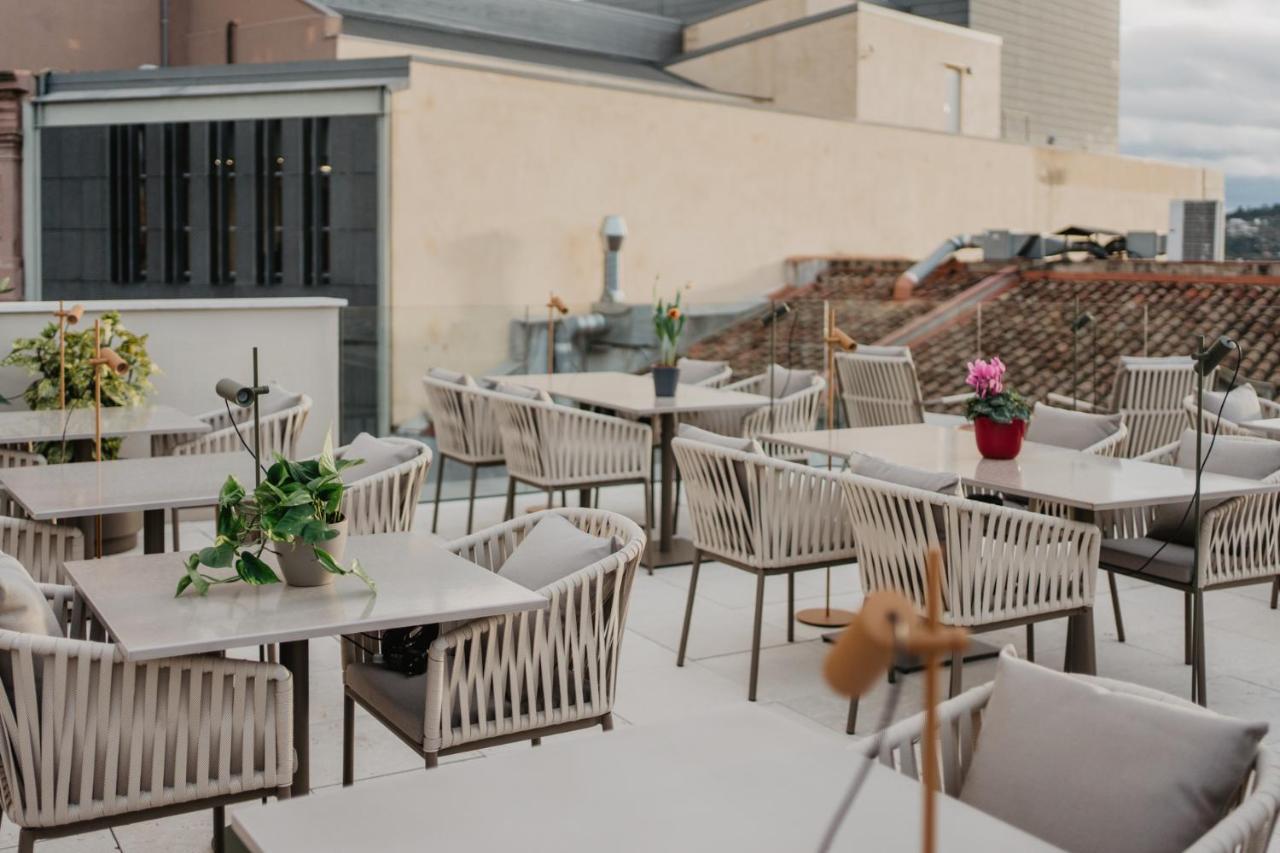 Hotel Petit Luxe Тераса Екстериор снимка