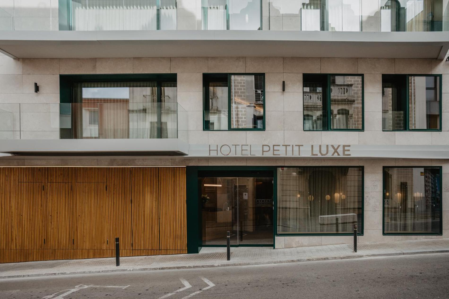 Hotel Petit Luxe Тераса Екстериор снимка