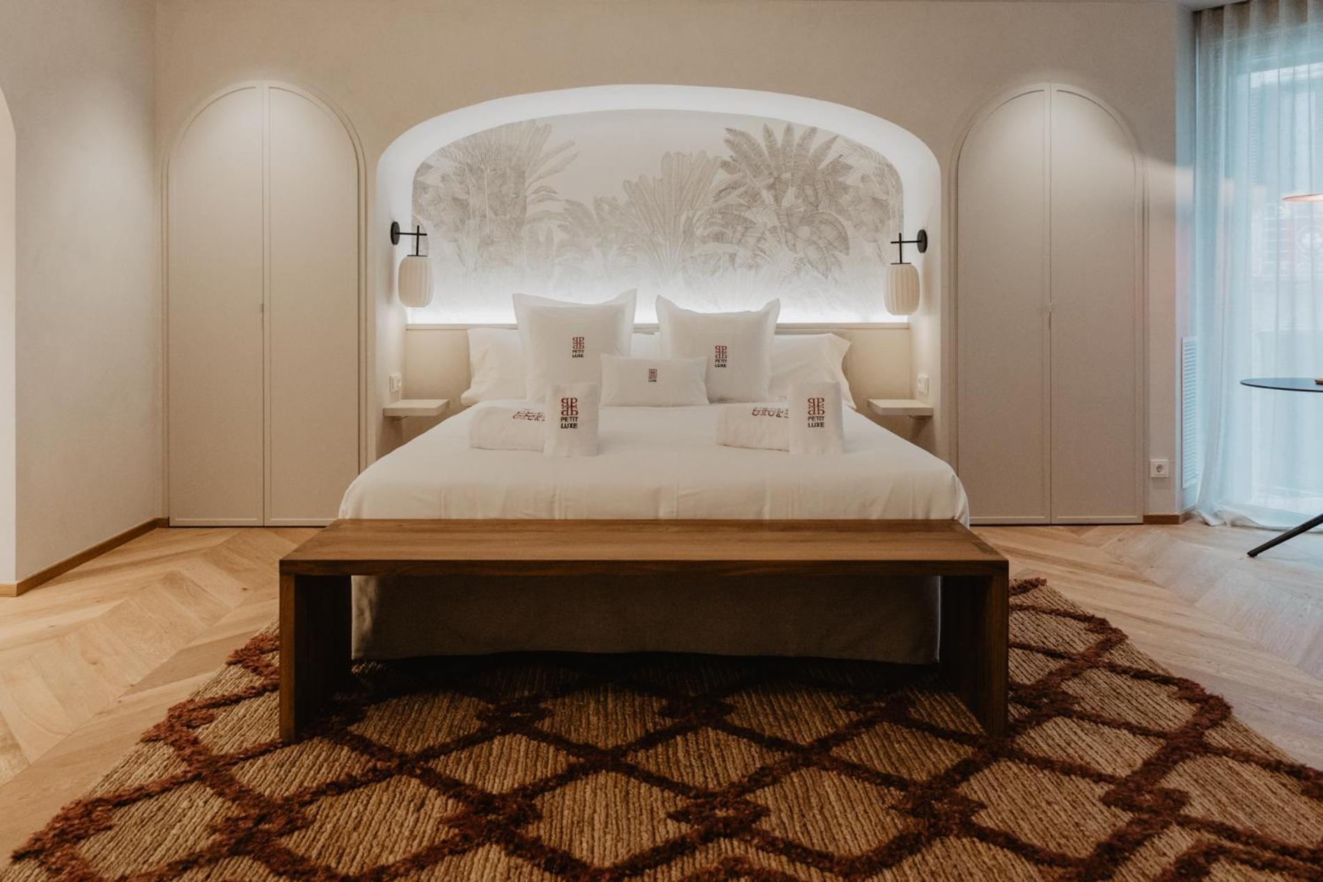 Hotel Petit Luxe Тераса Екстериор снимка